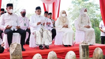 副总统访问北苏门答腊巴鲁斯的马利盖旧伊斯兰公墓群