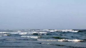 注意马六甲海峡高达2.5米的高浪的可能性