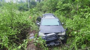 Mobil Fortuner Rombongan Pj Gubernur Papua Barat Daya Kecelakaan Masuk Semak Belukar