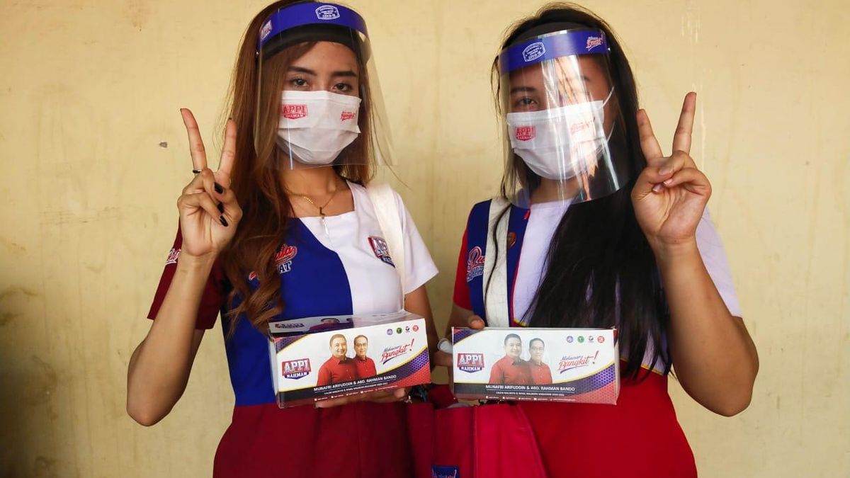 L’Ambassadrice Pour La Santé Des Femmes, Appi Sweetener, Au Milieu De La Socialisation De La Monotonie Empêchez Covid-19 Aux élections Régionales De Makassar