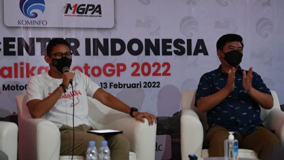 对于媒体来说，有一个新落成的2022 MotoGP媒体中心Sandiaga Uno和Hadi Tjahjanto