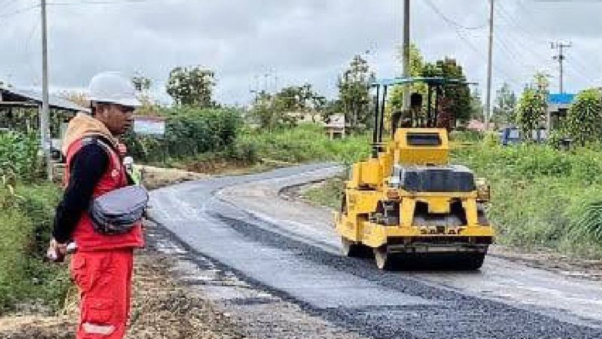 Road Repair Projects In Padanglawas To North Tapanuli, North Sumatra Begin To Be Worked