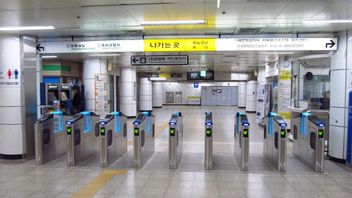Jakarta Metro Seoul Starts Translation Services With AI For Foreign Tourists At Myeong-dong Station: There Is Indonesian Language