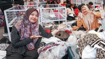 インドネシア独立記念日のプロモーション、モディニティ倉庫セール2025ナダプスピタにボタンスカーブを提示