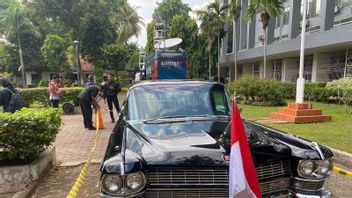 Registering With The KPU, Ganjar-Mahfud MD Will Ride The Soekarno Cadillac Fleetwood 75 Service Car