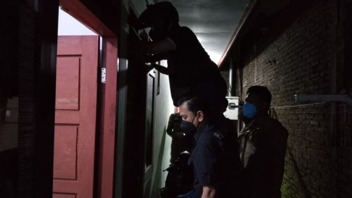 Tulungagung Satpol Raids Boarding House Allegedly For Obscenity