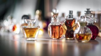 ケルンと香水の4つの違いは、製品を選択するのに役立ちます