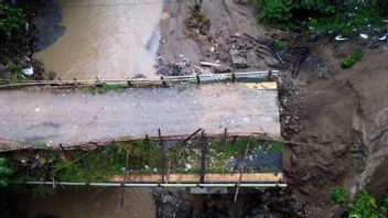 Jembatan Pulubala Gotontalo Ambruk Akibat Cuaca Ekstrem, Ada Warga Terisolir 