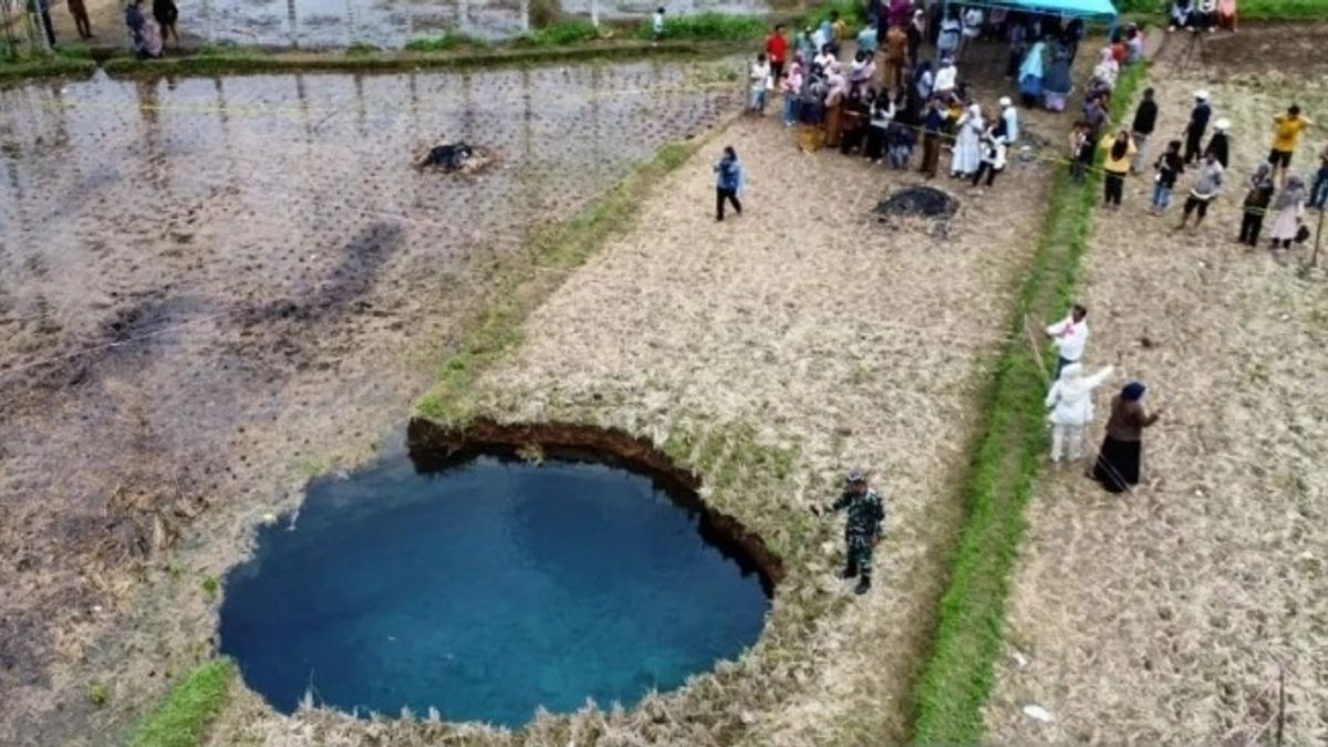 Sinkhole in Limapuluh City Spreading, Geological Agency Reveals 11 Signs of Its Appearance