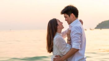 Bird Theory Is Going Viral, Can't You Measure Your Partner's Attention?