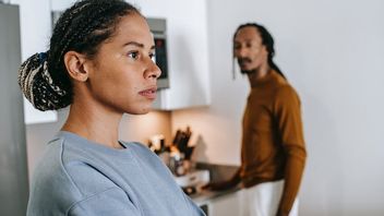 6 Cara Mengatasi Perilaku Narsistik Pasangan dalam Hubungan Asmara