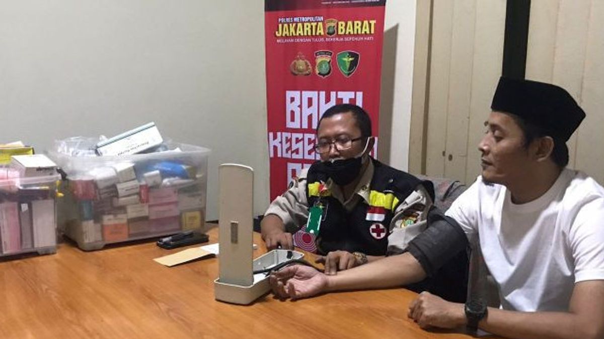 Sambut HUT Kemerdekaan RI ke-78 Polrestro Jakbar Berikan Layanan Kesehatan 