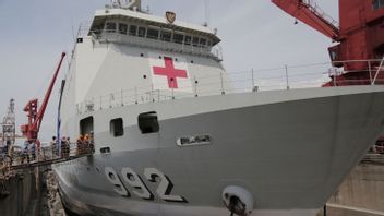 TNI KRI 病院船 ラジマン・バワ 赤海航路近くのパレスチナ・ガザ住民のための支援