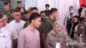 西スマトラでは、ジブラン副大統領が地方政府に中央プログラムを支援するよう要請した。