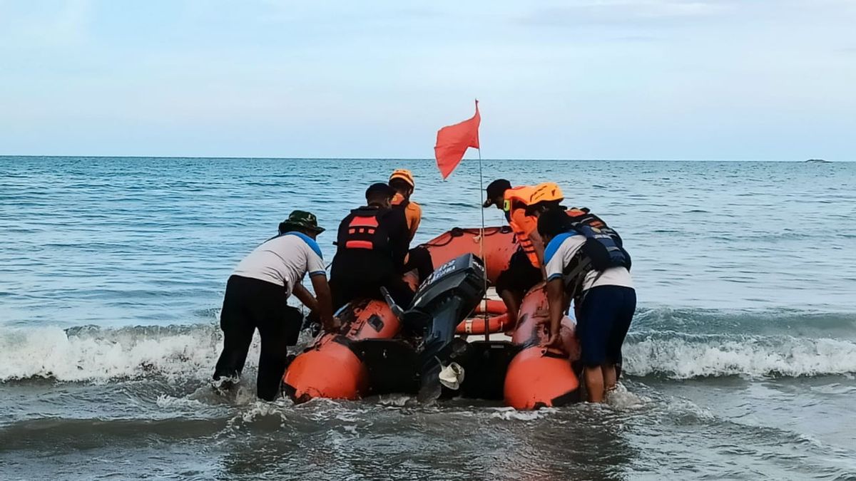 SAR Team Deploys 4 Teams To Search For Missing Crew Members Due To Ship Accidents In Sungailiat Waters