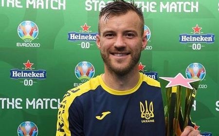 Jadi Tren, Giliran Andriy Yarmolenko Campakkan Botol Coca Cola dan Heineken sambil Nyengir