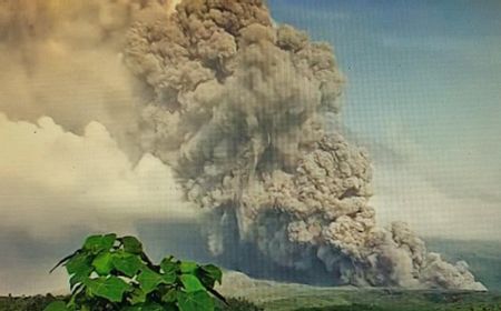 Gunung Semeru Erupsi, Muntahkan Awan Panas Hingga 7 Kilometer