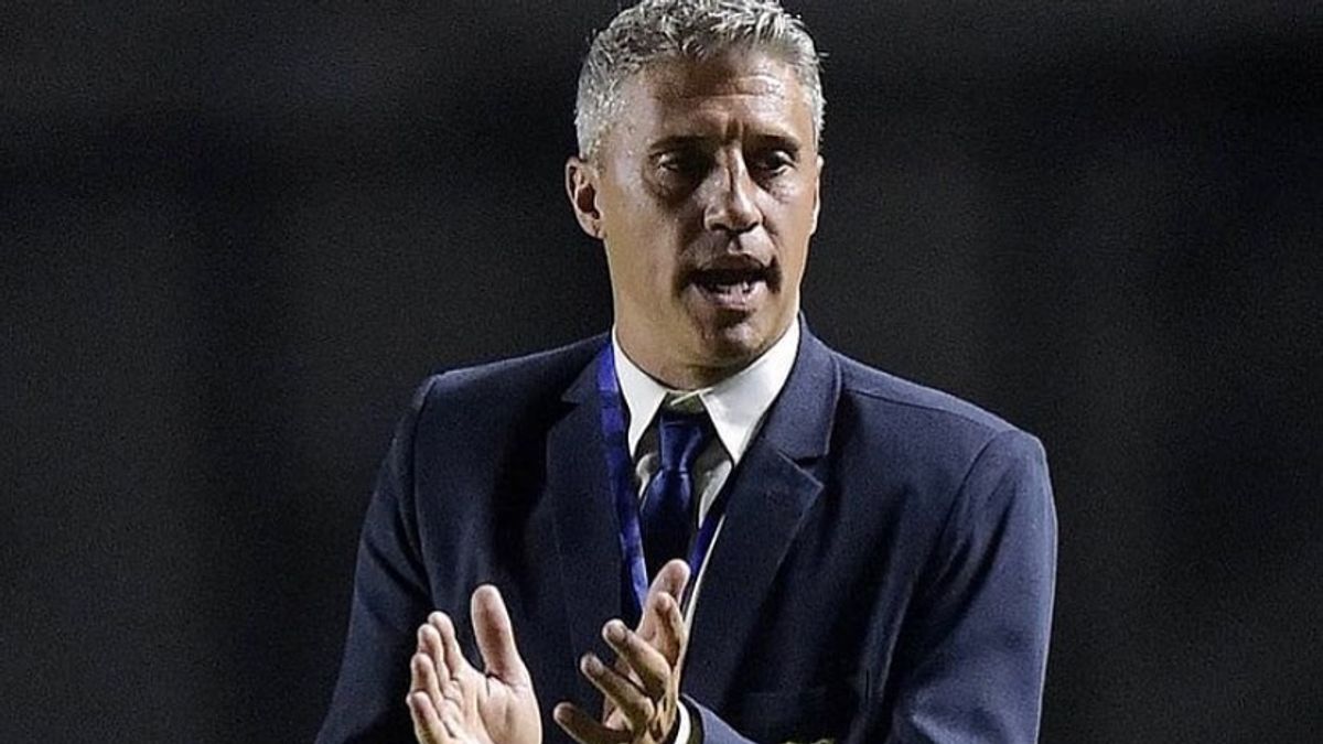 Crespo Resigns From Defensa's Coach Seat After Winning The Sudamericana Cup