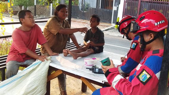 7-year-old Boy's Legs Pinched By An Iron Benchmark While Covering In Billy Moon's Housing Park, Pondok Kelapa