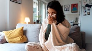Kenapa Badan Terasa Dingin Padahal Cuaca Panas? Ketahui 7 Penyebabnya di Sini 