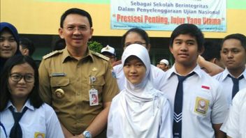 Ahok Tegaskan Anak Sekolah Tak Wajib Gunakan Pakaian Adat Betawi dalam Memori Hari Ini, 7 Agustus 2014