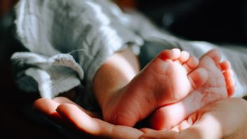 Bayi yang Baru 4 Hari Tega Ditinggalkan Ibu Kandungnya di Depan Restoran Saat Suhu Minus 0 Derajat