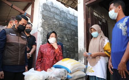 Bansos COVID-19 Terbatas, Mensos Risma Minta Tolong ke Masyarakat Tuban Disiplin Prokes Putus Mata Rantai Virus