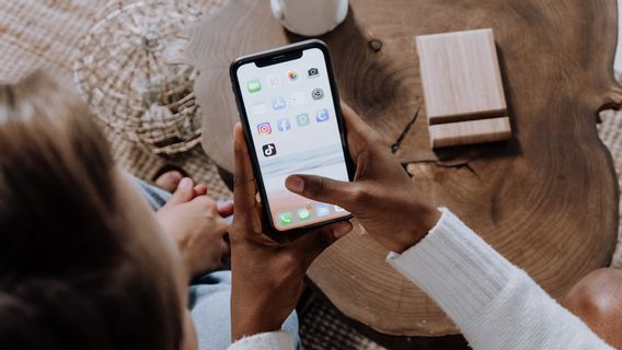 UE Desak YouTube dan TikTok untuk Rincikan Langkah Perlindungan Anak