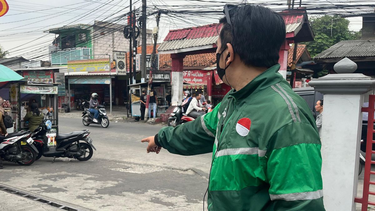 嫉妒的盲人,独奏茶的卖家终于在Pondok Aren加油站的侧面烧死后死亡