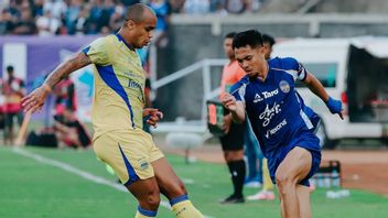 引き分けの後、PSIMとペルシブ・リクのサポーター、ボボトーはほとんど燃やされました