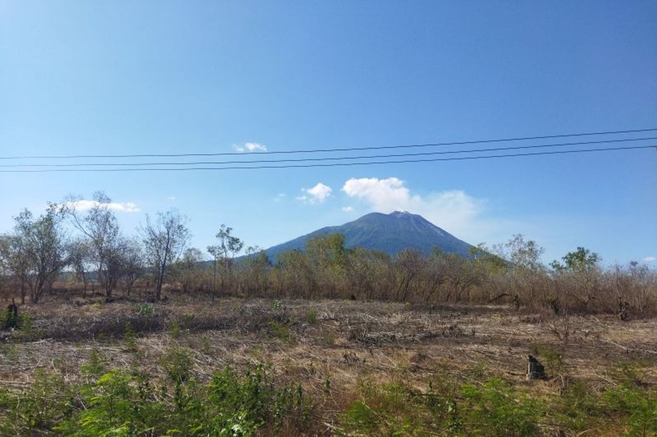 プントゥンタバコが森を燃やさないでください、このレンバタの住民は乾季です、警戒してください