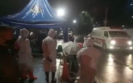 Bukan Penuh, Antrean Ambulans di RS Darurat Wisma Atlet Kemayoran Tunggu Giliran Registrasi