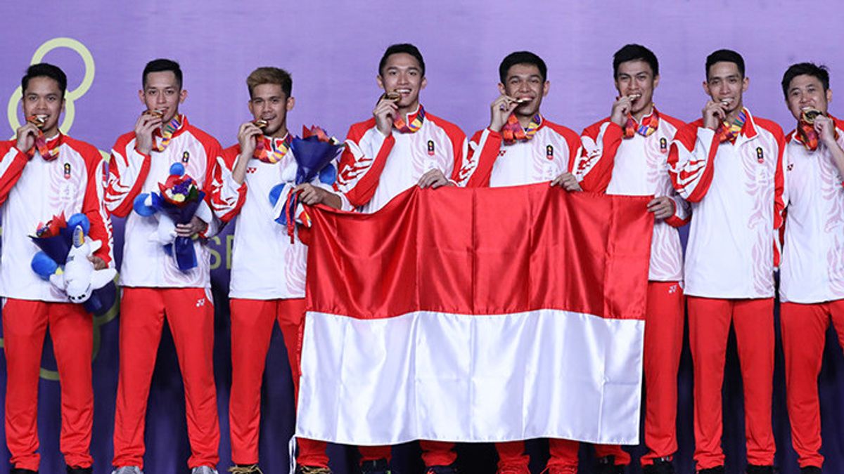 الذهب الإندونيسي ينمو من خلال تنس الريشة مع فريق الرجال