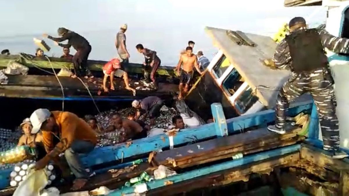Bawa Gula dan Beras Ketan, Kapal Rakyat di Kepri yang Nyaris Tenggelam Diselamatkan TNI AL