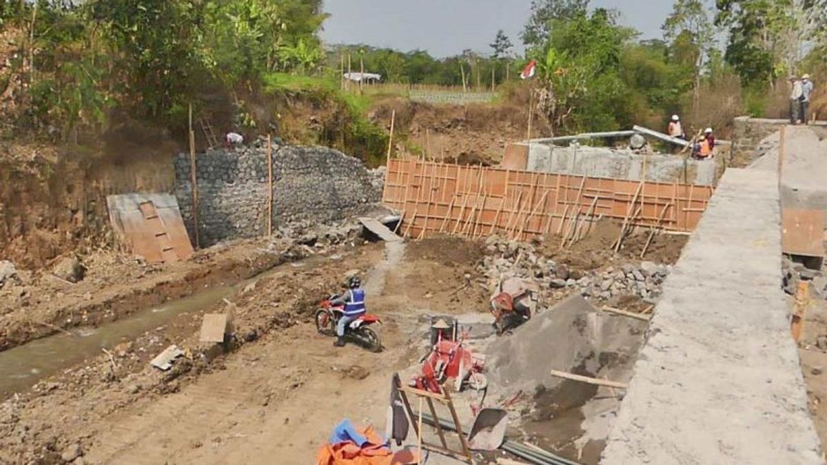 收到APBD和DAK的资金分配,PUPR Temanggung修复破碎的大坝和灌溉渠
