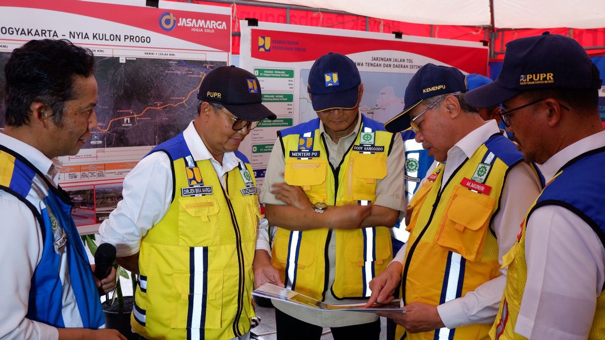 The Minister Of Public Works Ensures That The Klaten Toll Road Is Opened Functionally During The Nataru Holiday