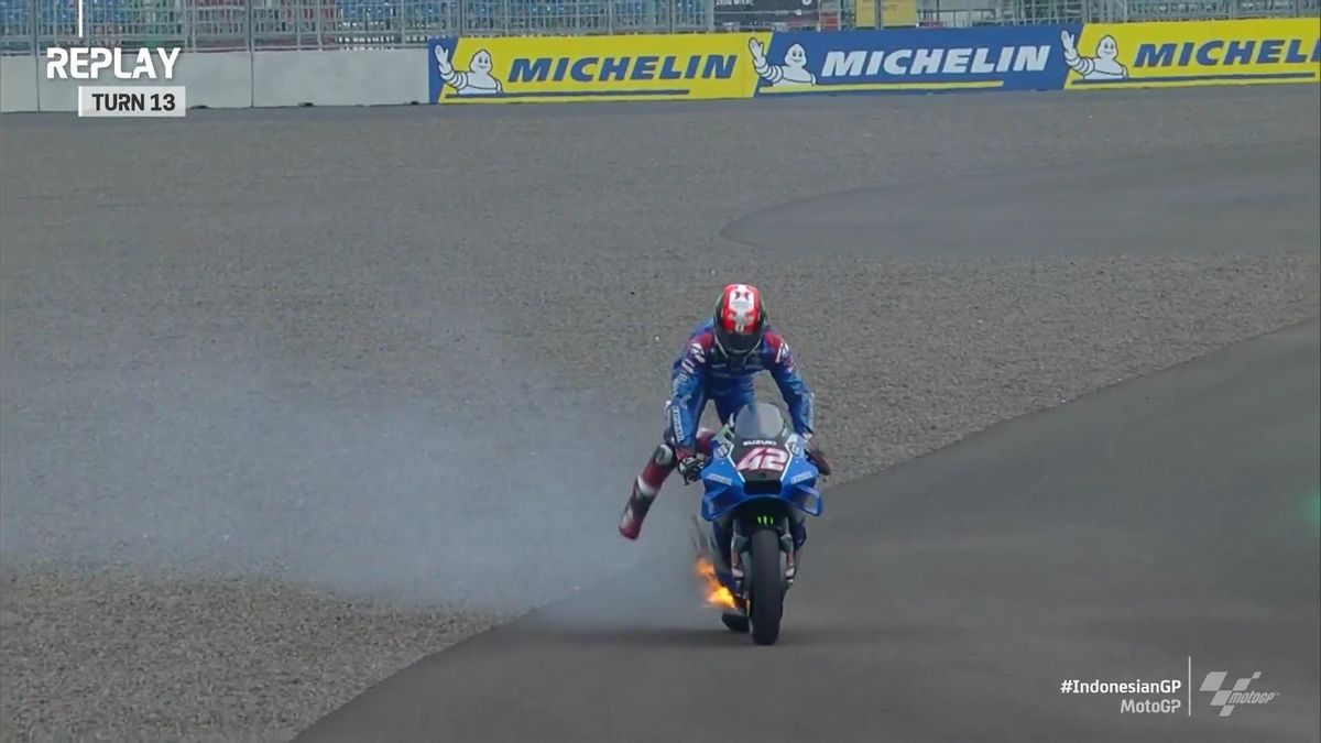 دراجة أليكس رينز تشتعل فيها النيران على المسار الصحيح ، FP4 MotoGP Mandalika 2022 أجبرت على التوقف مؤقتا