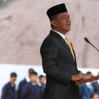 Bahlil Lahadalia Gugup Salah Sebut Jabatan Mensesneg Saat Dampingi Prabowo di Cilegon