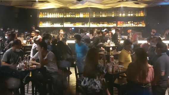 Pelanggaran Prokes, Embassy Club SCBD Digaris Polisi, Sekuriti Ditangkap 