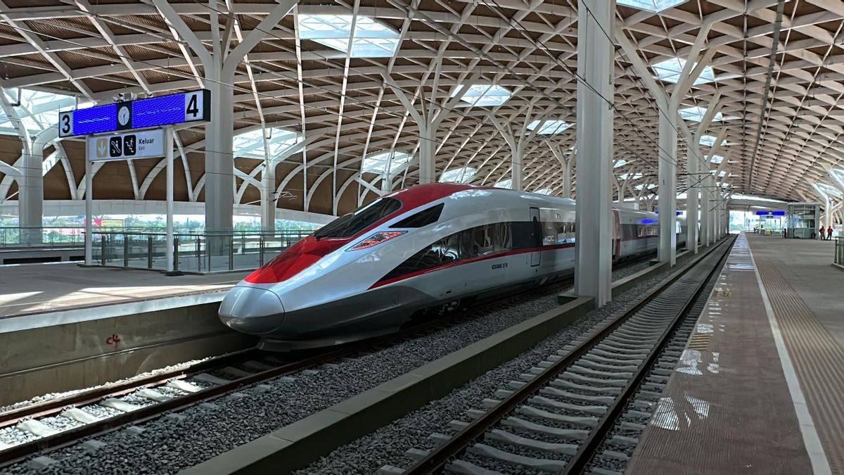 KCICは依然として250,000~300,000ルピアの価格で高速鉄道のチケットを提案している。