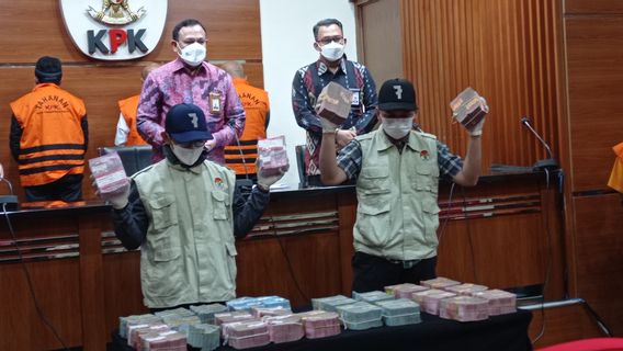 KPK Temukan Uang Rp5,7 Miliar Saat OTT Wali Kota Bekasi Rahmat Effendi