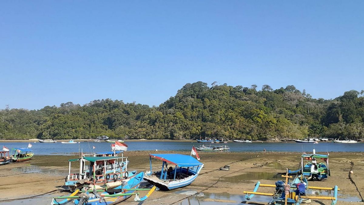 Keindahan Pantai Sendang Biru Malang, Gerbang Menuju Pulau Sempu