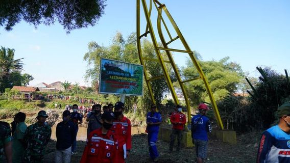 Wabup Garut Bilang Butuh Rp2 Miliar Perbaiki Satu Jembatan yang Rusak Diterjang Banjir, <i>Kang</i> Helmi Warga Menunggu <i/>Action</i>