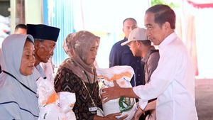 Jokowi Bagi-bagi Bansos di Jateng, Bawaslu Sebut Bukan Pelanggaran Pemilu