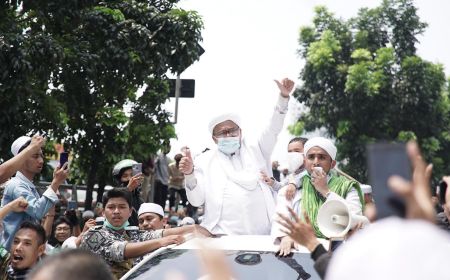 Sidang Rizieq Shihab Diskors Lagi, Hakim Suparman ke Pengacara: Jangan Pulang