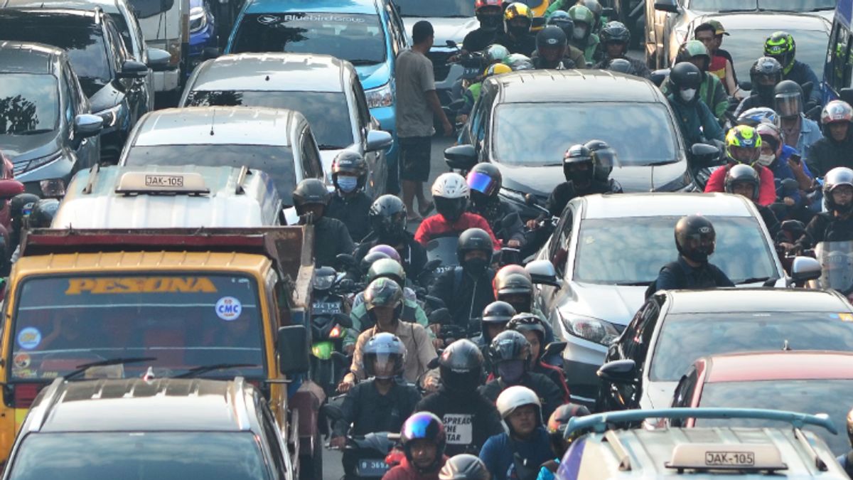 ポルダメトロは運転中のイヤホンの使用を禁止