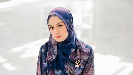 金伯利·莱德(Kimberly Ryder)忙于拍摄,所以当他和孩子们一起玩的时候,他选择了周末。