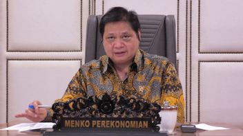 Airlangga: The COVID-19 Vaccine Will Focus On Being Given To Medical Personnel To Satpol PP
