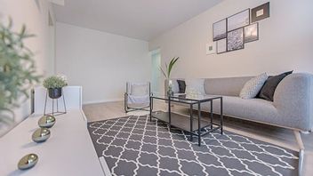 أريكة الأريكة القديمة المرئية؟ هذا هو سر تغيير الألوان دون تغيير الأدوات