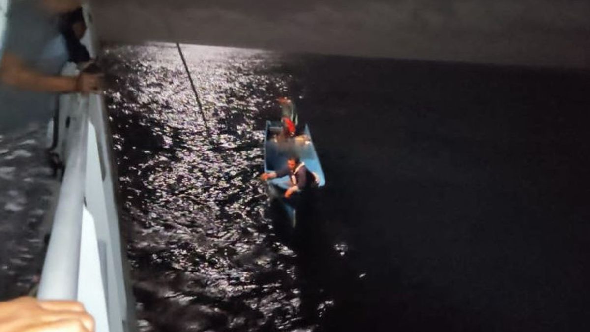 SAR Team Rescues Fishermen Drifting In South Halmahera Waters